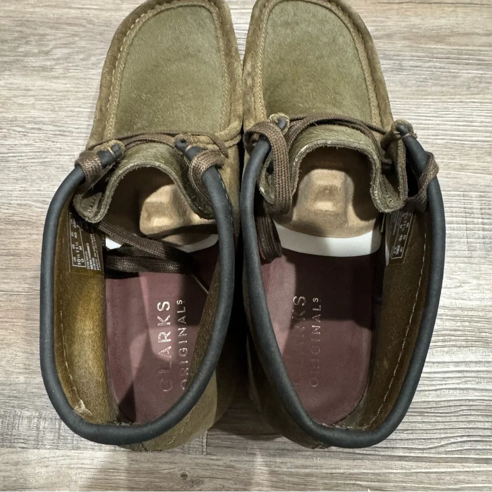 Clarks Wallabee Khaki Pony Hair Vert Olive Interest Suede Chukka Boots